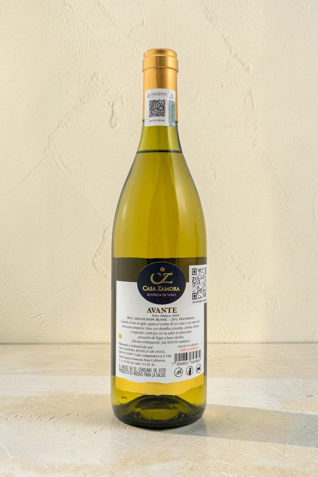 Botella de vino blanco Avante de Wellnex con etiqueta Casa Zamora, notas de frutas tropicales y flores