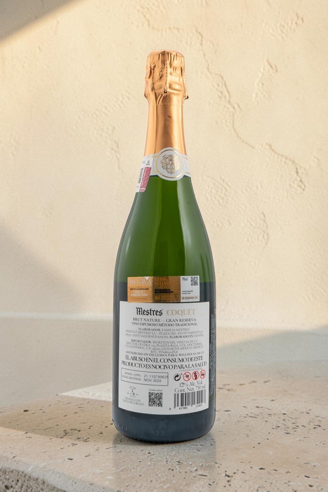 Botella de cava Mestres Coquet de Wellnex, espumoso brut nature gran reserva con etiqueta detallada sobre fondo neutro.