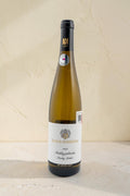 Botella de vino blanco Emrich Schonleber VB Fruhlingsplatzchen Riesling Spatlese de Wellnex sobre fondo neutro