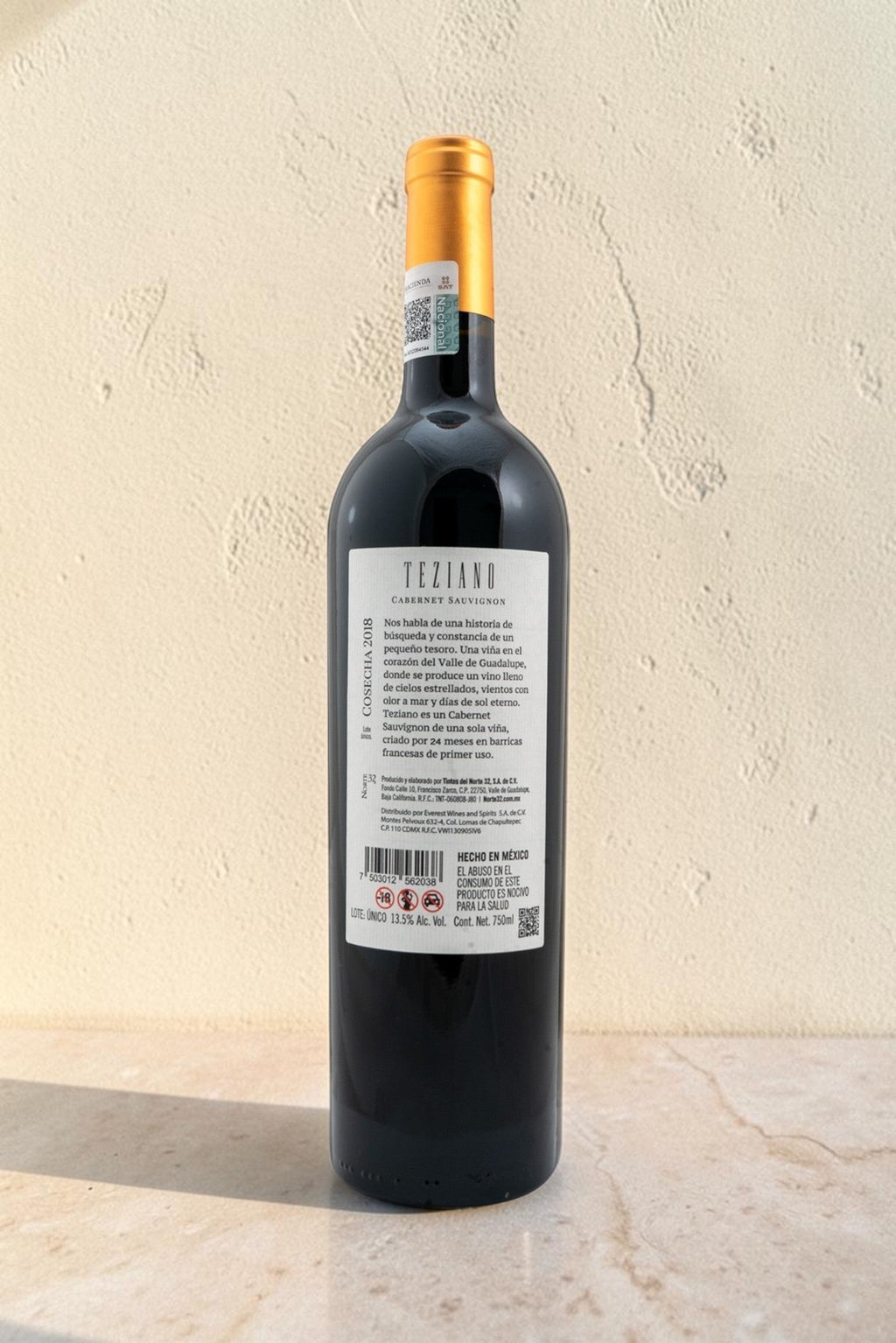 Botella de vino tinto Wellnex Norte 32 Teziano Cabernet Sauvignon con etiqueta trasera detallada sobre fondo claro