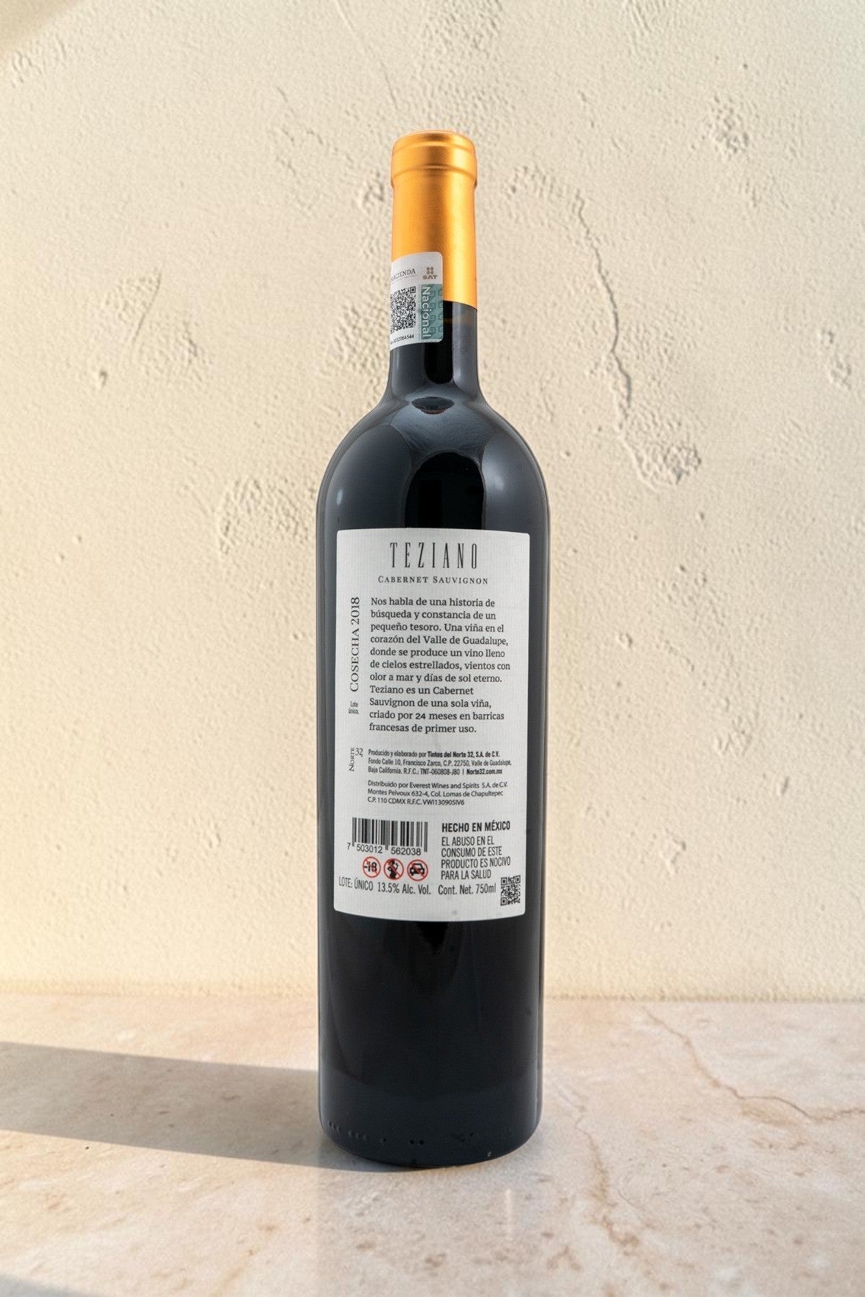 Botella de vino tinto Wellnex Norte 32 Teziano Cabernet Sauvignon con etiqueta trasera detallada sobre fondo claro