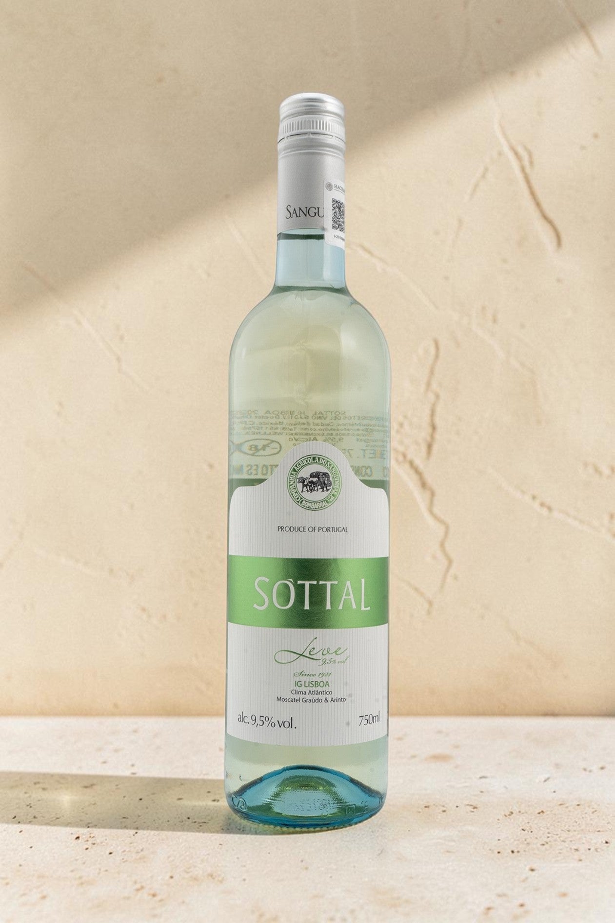 Botella de vino blanco Wellnex Sanguinhal Sottal con etiqueta verde, aroma a uva moscatel y notas de frutas tropicales