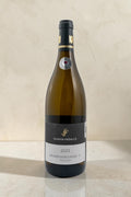 Botella de vino blanco Wellnex Schafer Frohlich Weisser Burgunder S Trocken 2023 sobre fondo neutro