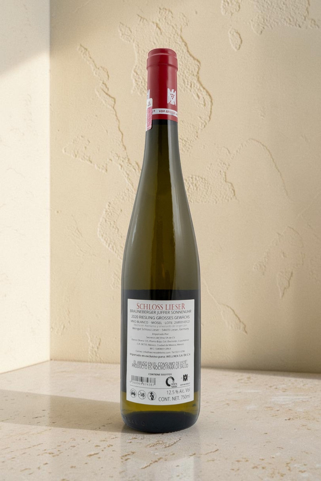 Botella de vino blanco Wellnex Schloss Lieser Juffer Sonnenuhr Riesling GG con etiqueta trasera detallada