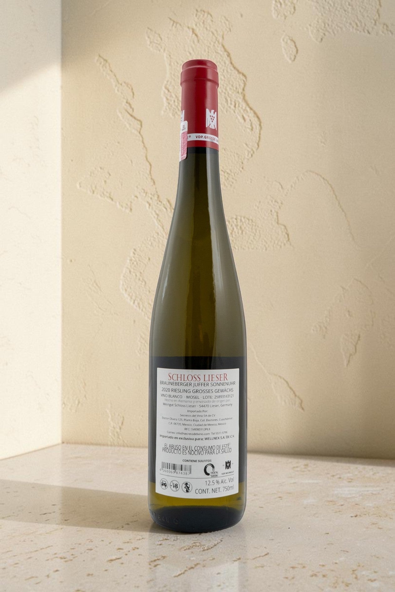 Botella de vino blanco Wellnex Schloss Lieser Juffer Sonnenuhr Riesling GG con etiqueta trasera detallada