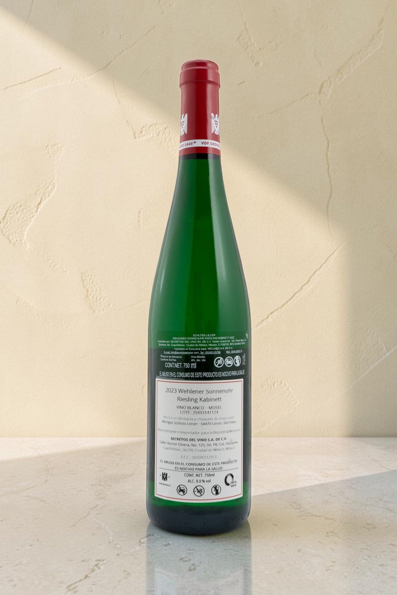 Botella de vino blanco Wellnex Schloss Lieser Wehlener Sonnenuhr Riesling Kabinett con etiqueta informativa