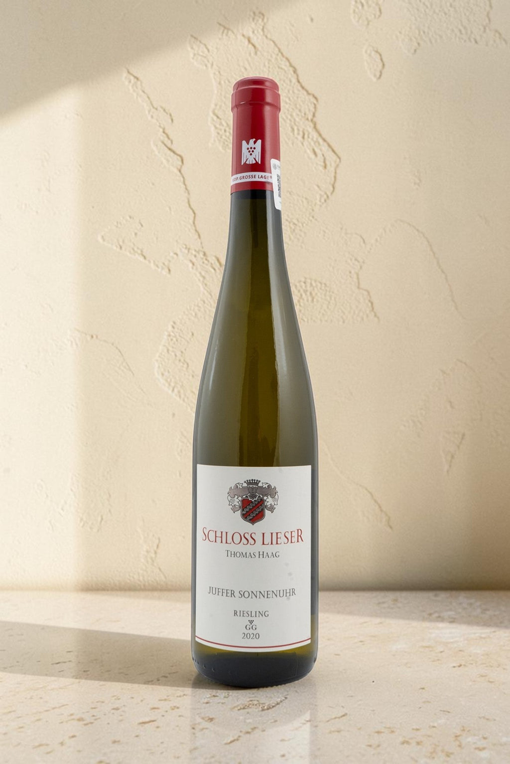 Botella de vino blanco Wellnex Schloss Lieser Juffer Sonnenuhr Riesling GG 2020 con etiqueta elegante