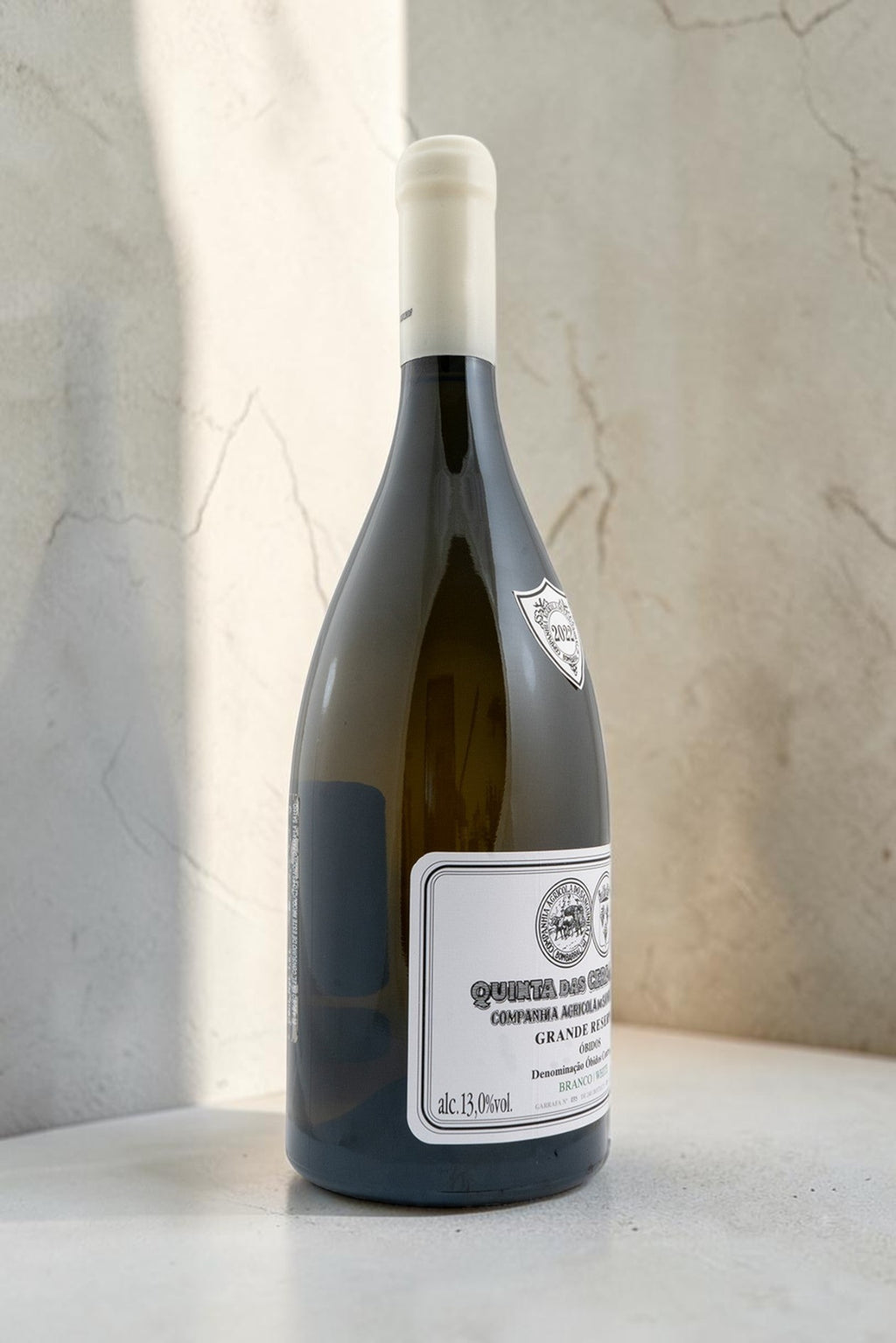 Botella Magnum de vino blanco Wellnex Gran Reserva con etiqueta clásica sobre fondo neutro iluminado