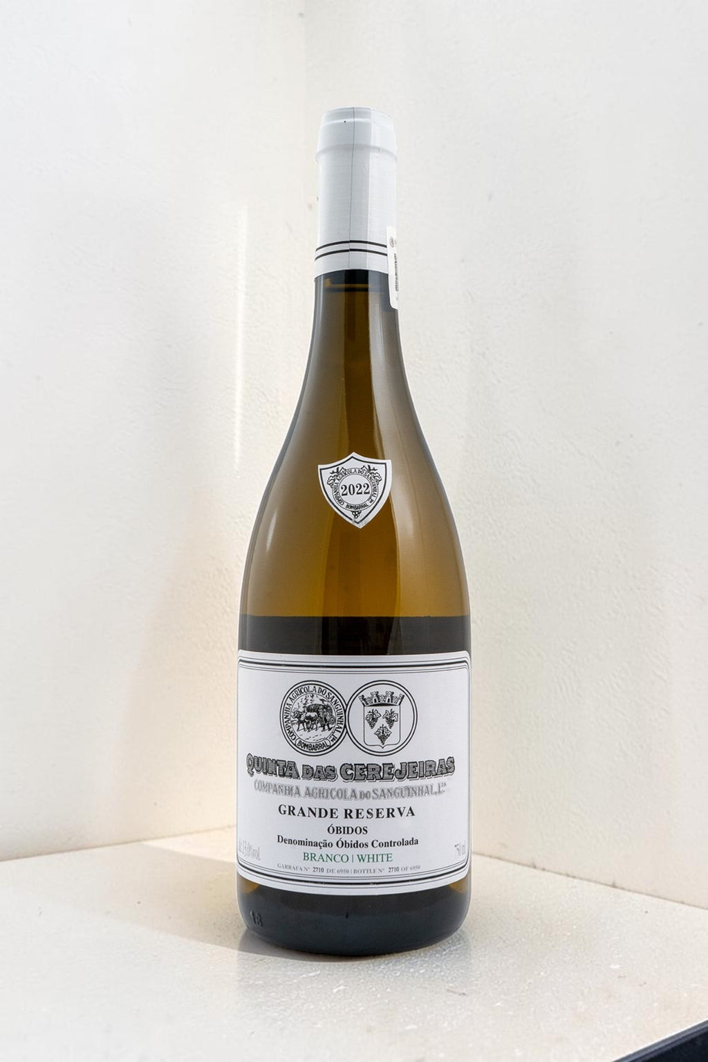 Botella de vino blanco Wellnex Gran Reserva con etiqueta clásica sobre fondo neutro