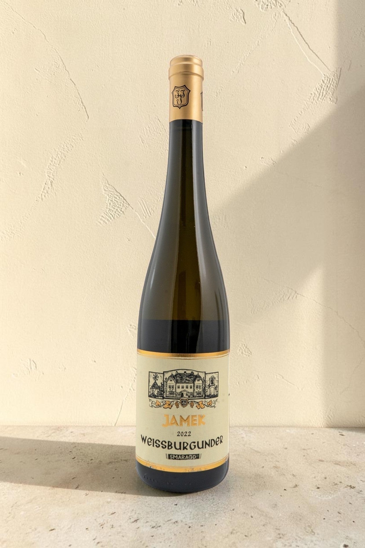 Botella de vino blanco Wellnex Weingut Jamek VB Weissburgunder Smaragd 2022 con etiqueta clásica sobre fondo neutro