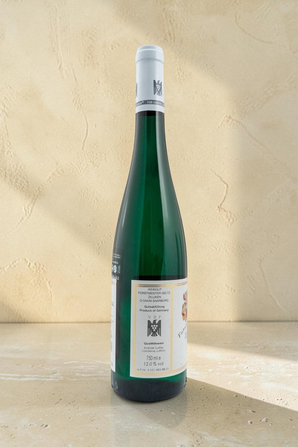 Botella de vino blanco Weingut Zilliken Saarburg Rausch Riesling GG de Wellnex sobre fondo neutro