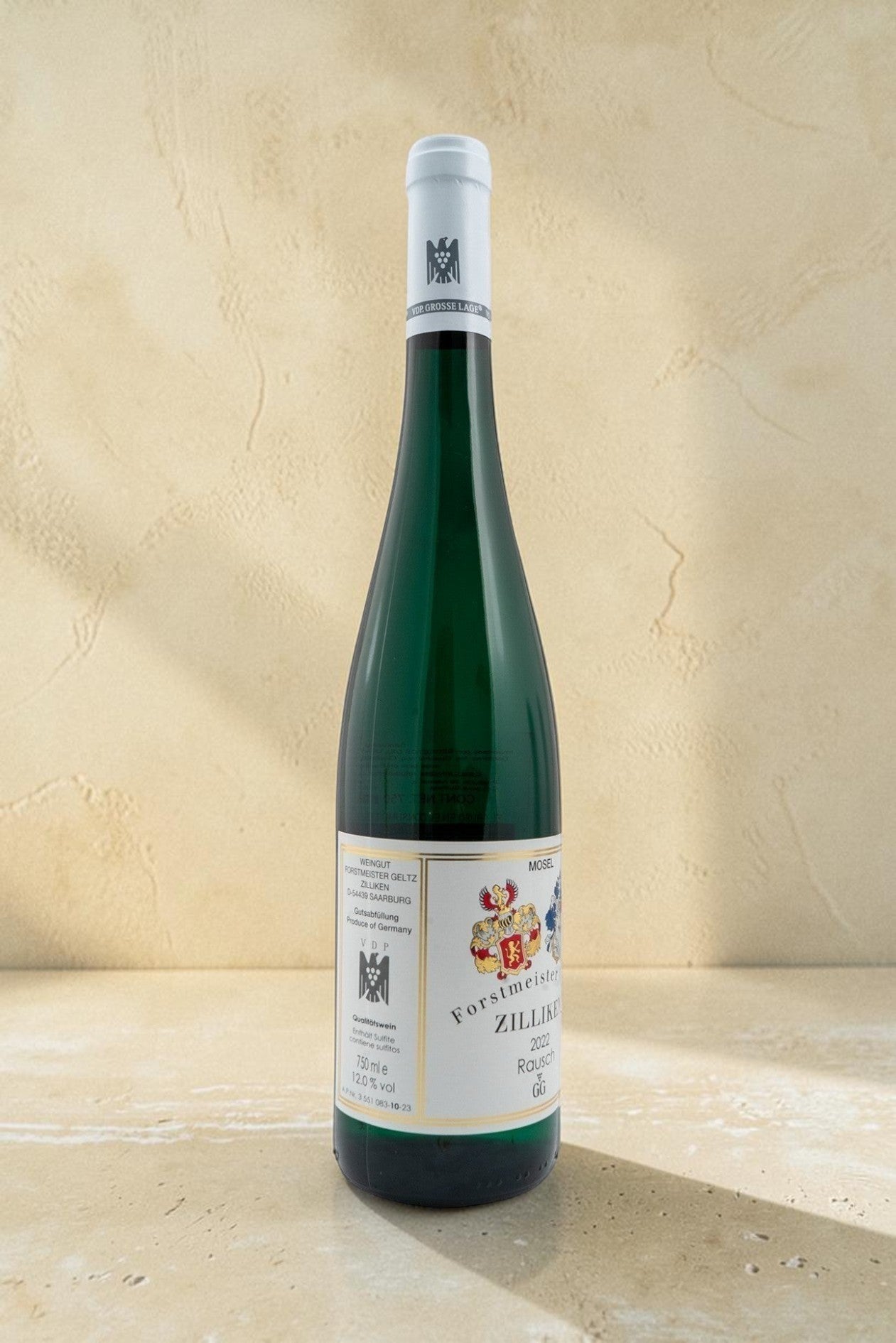 Botella de vino blanco Wellnex Weingut Zilliken Saarburg Rausch Riesling GG con etiqueta clásica sobre fondo neutro
