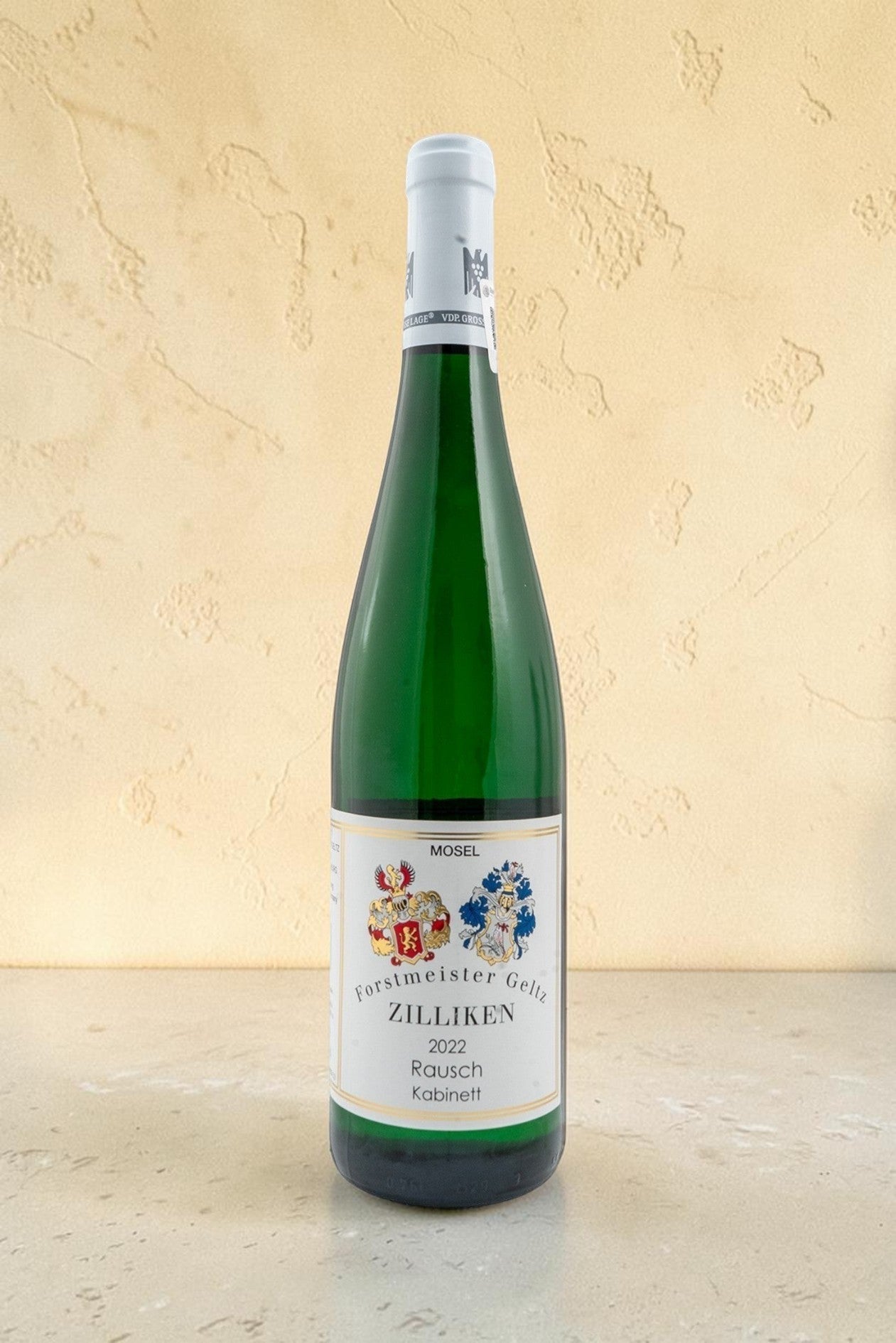Botella de vino blanco Wellnex Weingut Zilliken Rausch Riesling Kabinett 2022 con etiqueta de escudos heráldicos