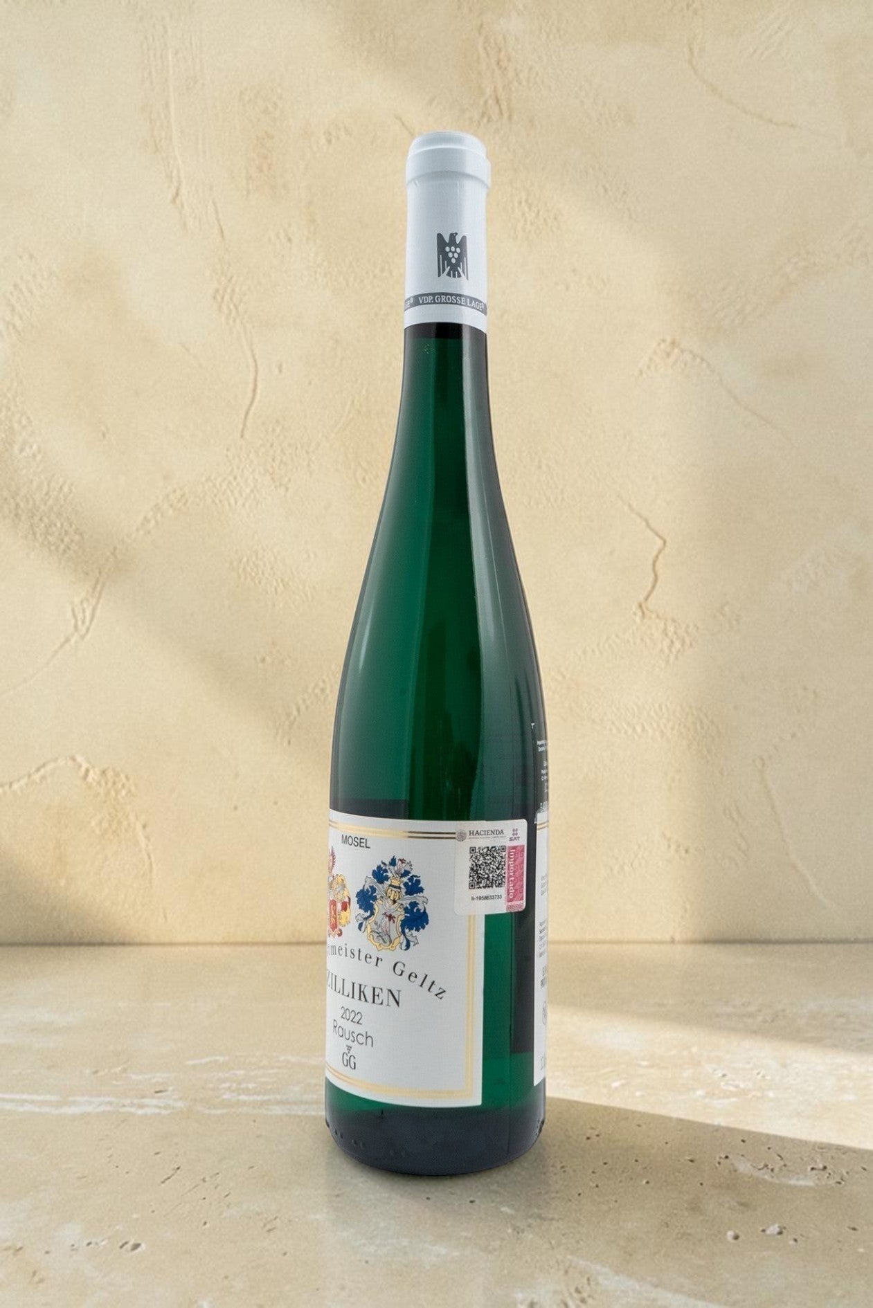 Botella de vino blanco Wellnex Weingut Zilliken Saarburg Rausch Riesling GG 2022 sobre superficie clara