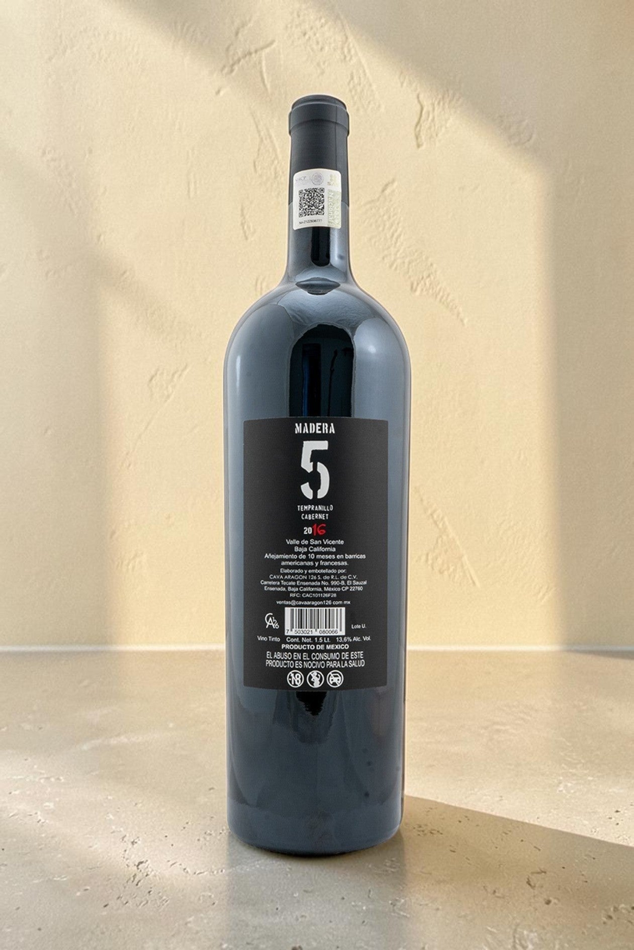 Botella de vino tinto Magnum Tempranillo Cabernet de Wellnex con etiqueta trasera detallada