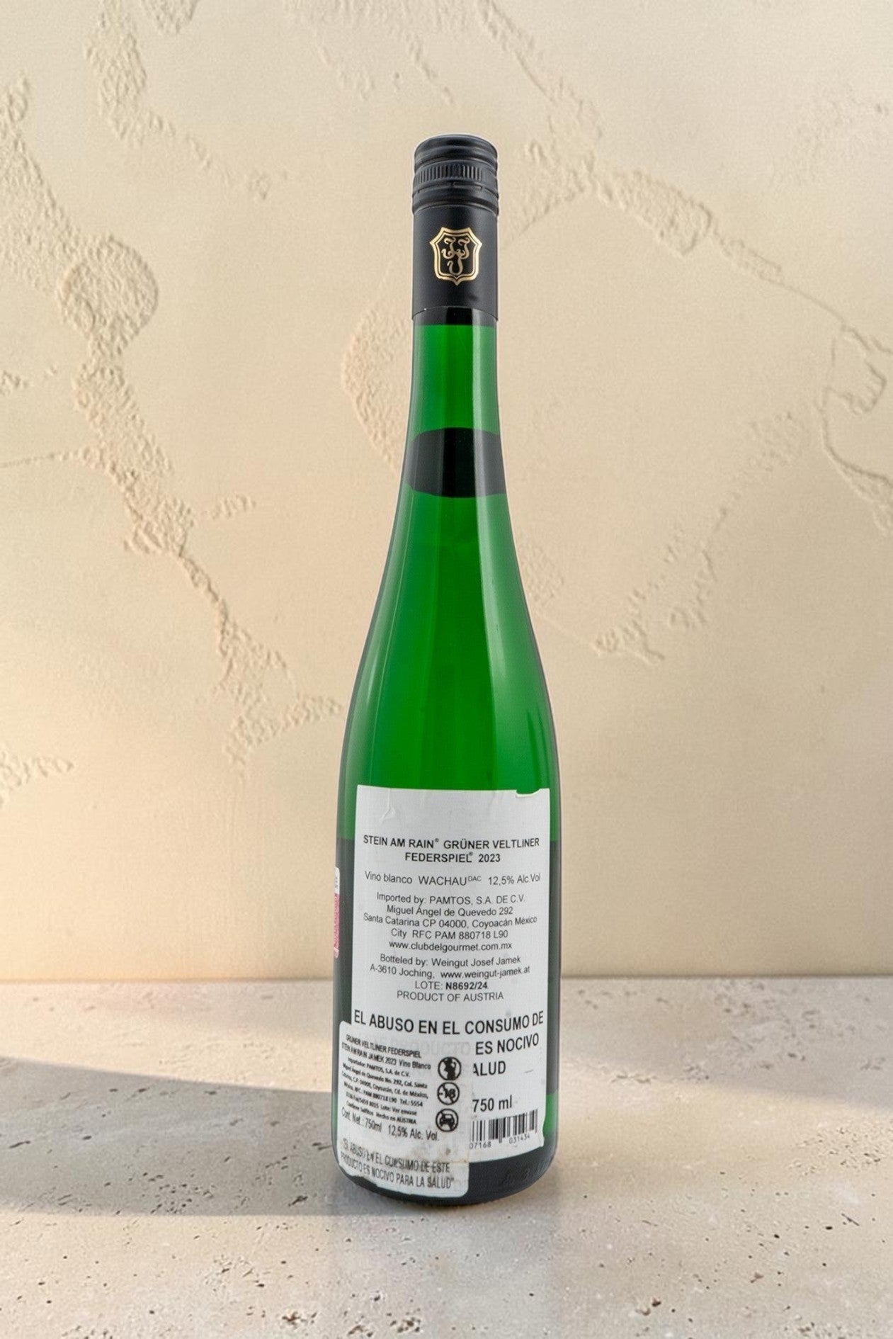 Botella de vino blanco Wellnex Weingut Jamek Gruner Veltliner Federspiel 2023 con etiqueta trasera detallada