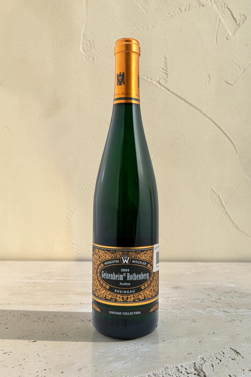 Botella de vino blanco Wellnex Weingut Wegeler Geisenheim Rothenberg Riesling Auslese 2004 con etiqueta dorada