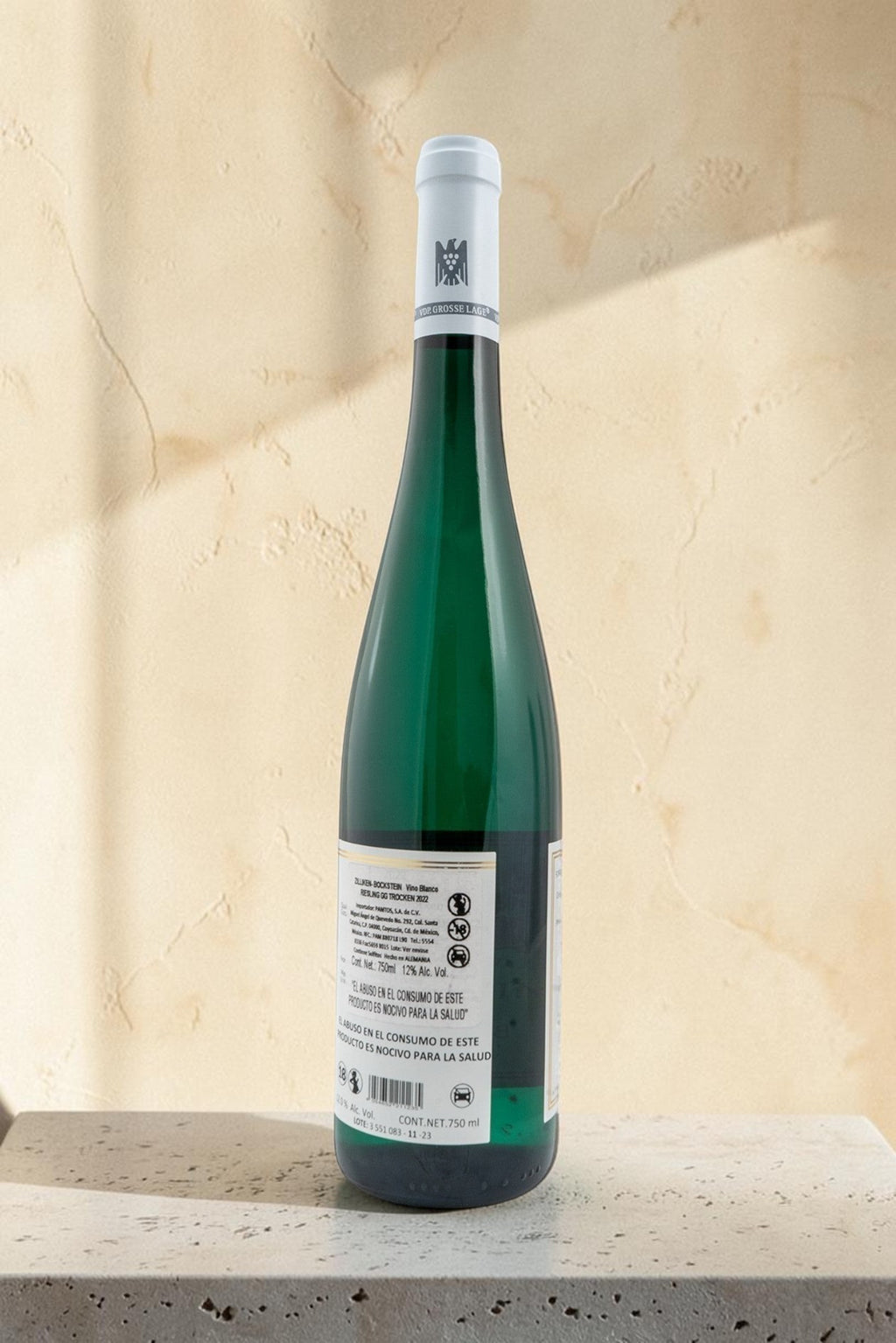 Botella de vino blanco Wellnex Weingut Zilliken VB Bockstein Riesling Grosses Gewachs con etiqueta trasera informativa