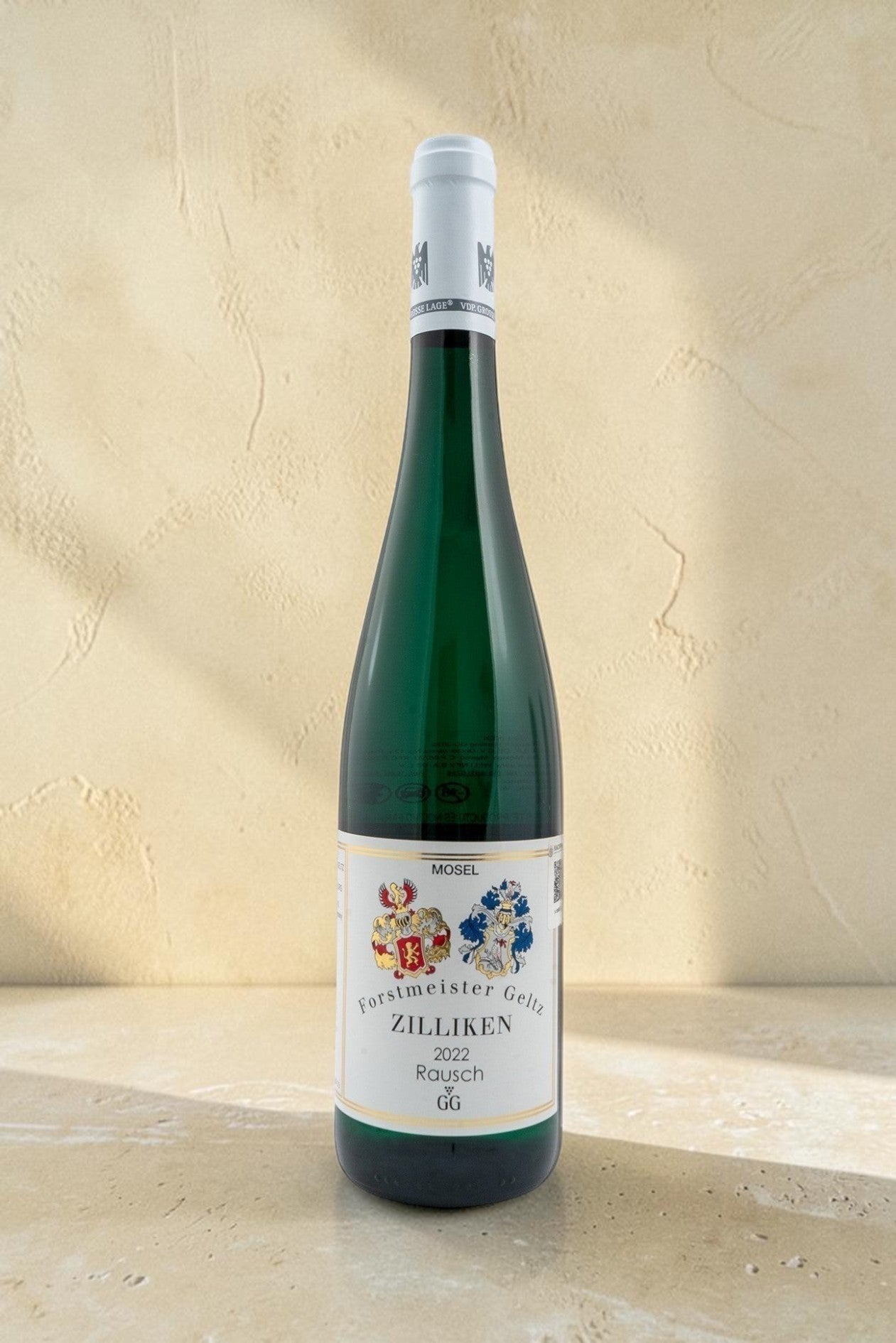 Botella de vino blanco Wellnex Weingut Zilliken Saarburg Rausch Riesling GG 2022 con etiqueta clásica y escudo
