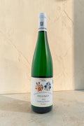 Botella de vino blanco Wellnex Weingut Zilliken Saarburg Riesling Trocken 2023 con etiqueta clásica y vidrio verde